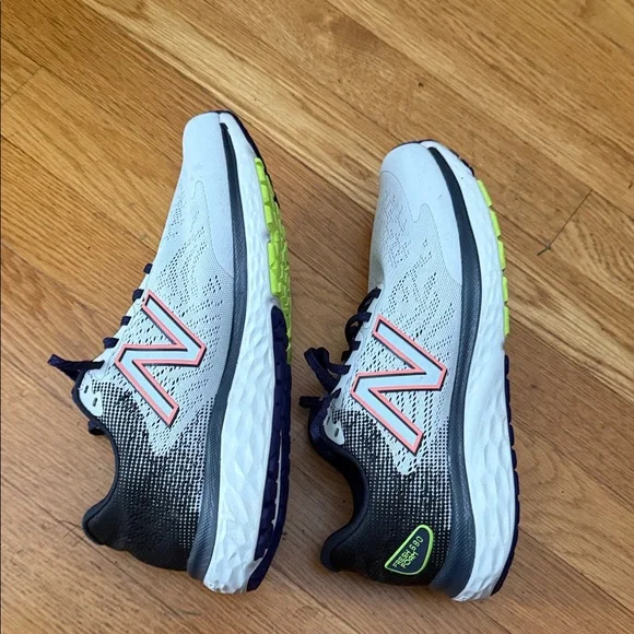 Women’s New Balance Fresh foam athletic shoes. - Picture 2 of 6